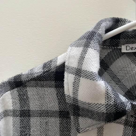 Black Plaid Waist Shacket - Picture 5 of 6